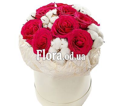 9 red roses with cotton