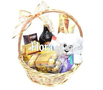 Корзина сладостей с Baileys и игрушкой