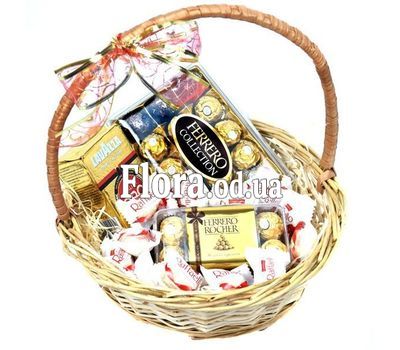 Basket Lavazza coffee and candy