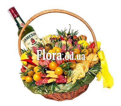 Мужская корзина с виски