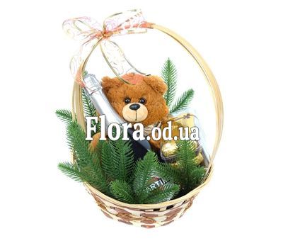 Новогодний подарочный набор в корзинке