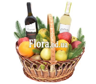 Новогодняя корзина фруктов с импортным вином