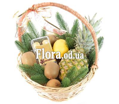 Новогодняя корзина с Ferrero Rocher и фруктами