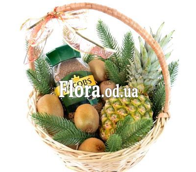 Новогодняя корзина с кофе и фруктами