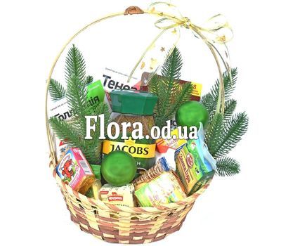Новогодняя корзина с кофе и сыром
