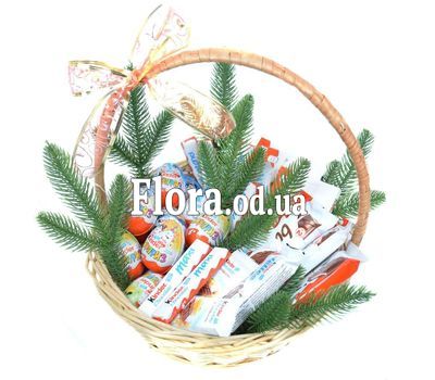 Новогодняя подарочная корзина Kinder