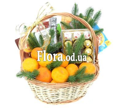 Новорічна подарункова корзина з продуктами