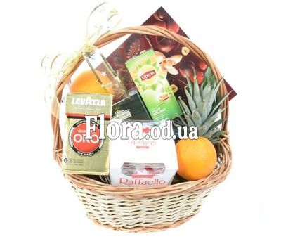 Подарочная корзина лакомств