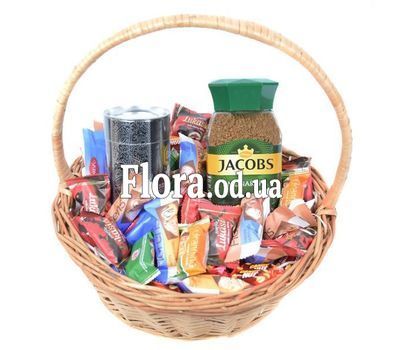 Корзина с конфетами, чаем и кофе