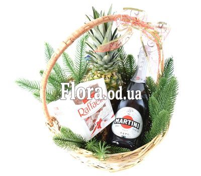 Подарочная корзина с Raffaello к Рождеству