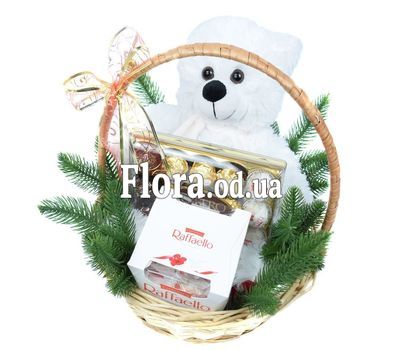 Подарунковий новорічний кошик Ferrero