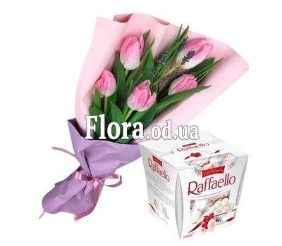 5 tulips with Raffaello