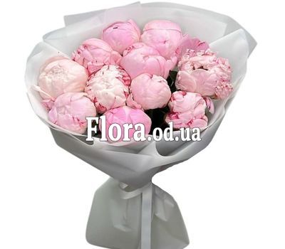 11 розовых пионов