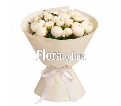 25 білих півоній